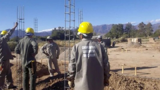 El gobierno entrega el 30% de la obra pública a cooperativas de la economía popular