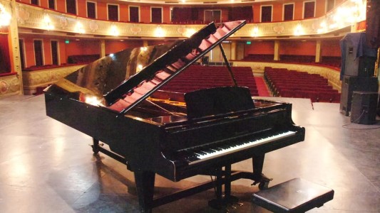Llega al Teatro Municipal la última fecha del ciclo "A dos pianos"