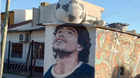 Maradona y su mejor amiga, juntos en una esquina de Merlo