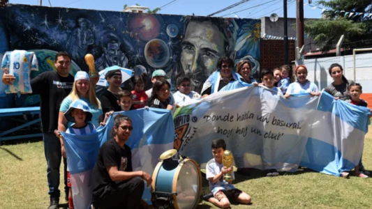 El barrio de Lio Messi en Rosario se tiñó de celeste y blanco por la fiebre mundialista