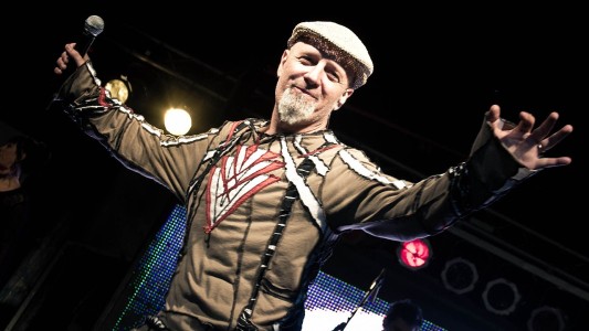 Llega Gustavo Cordera al escenario de Tribus Club de Arte con su disco "Libres"