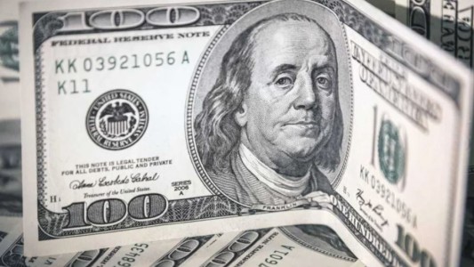 Dólar blue: bajó pero se mantiene por encima de los $300