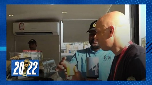 Un café en Qatar: 1500 pesos