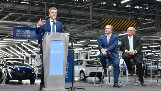 Massa anunció que se mantiene la eliminación de retenciones para exportaciones automotrices en 2023