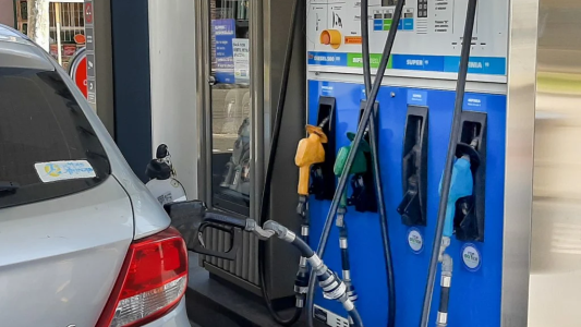 Massa acordó con petroleras el ingreso de los combustibles al programa "Precios Justos"