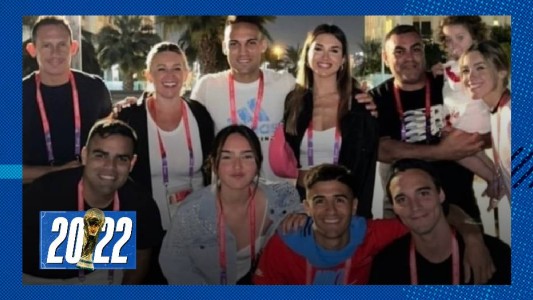 La selección recibió visitas tras el triunfo y estuvieron el "Kun" Aguero y Tini Stoessel
