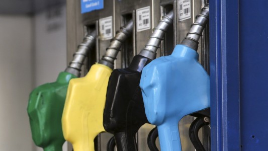 Petroleras acordaron una suba de hasta el 4% mensual