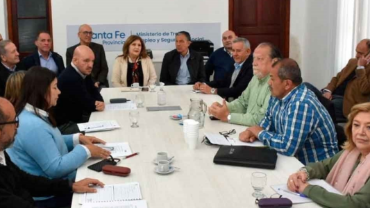 Docentes y estatales tienen fecha y horario definido para las paritarias