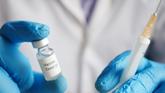 El Gobierno anunció que llegarán las vacunas bivalentes contra el COVID-19