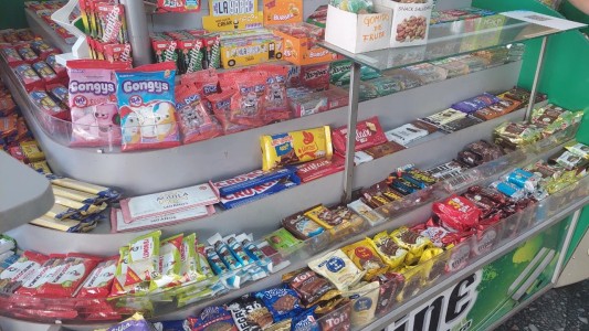 Comprar “lo necesario y lo más económico”, el impacto de la inflación en kioscos y almacenes