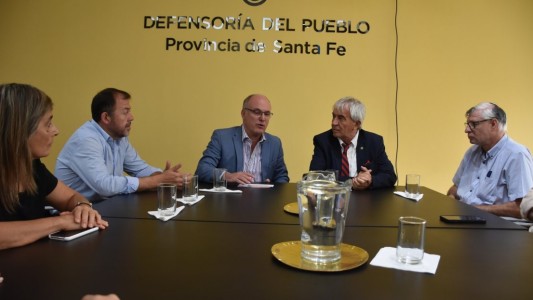 Agua gratuita en bares y restó: promueven el cumplimento de la Ley de Jarras