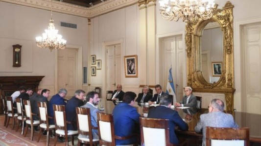 El Presidente se reúne en Olivos con intendentes del Conurbano para analizar “temas de gestión”