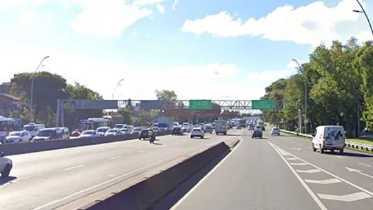 Buenos Aires: Discutió con su pareja, se tiró del auto en movimiento y está internada