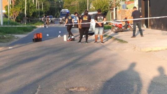 Balearon un bar en Rosario y mataron a un familiar del dueño y un policía