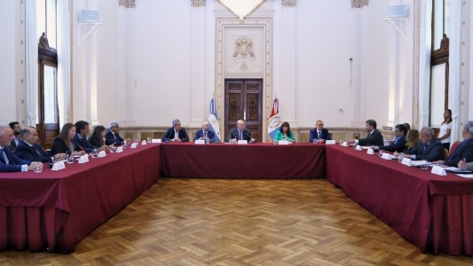 Perotti encabeza una reunión de trabajo con funcionarios de la Justicia federal y provincial