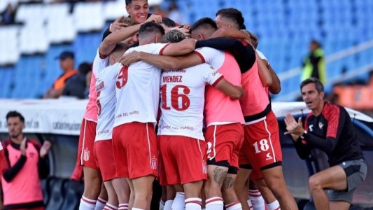 Estudiantes cosechó su primera victoria en el certamen, ante Godoy Cruz