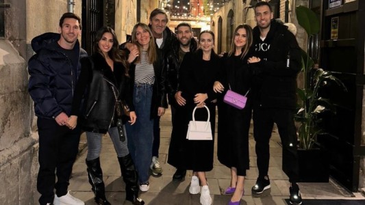 Messi volvió a Barcelona, en medio de las dudas por su renovación con PSG