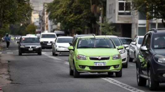 Remiseros y taxistas realizaron una protesta tras el hecho en el que murió un delincuente