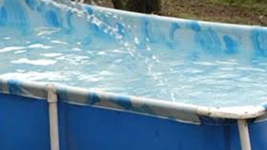 Rosario: dos mujeres murieron electrocutadas mientras se refrescaban en una pileta de lona