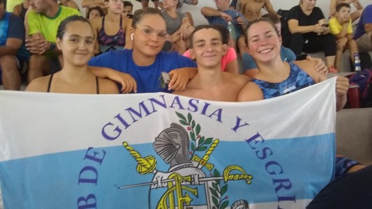 El campeonato juvenil de natación empezó en Santiago del Estero con 350 participantes