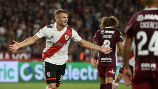 River venció a Lanús en un partido con polémicas y sube en la tabla