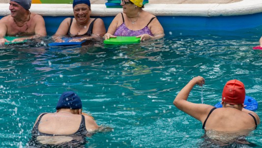 “Natación para Personas Mayores 2023": invitan a participar de la propuesta para este año
