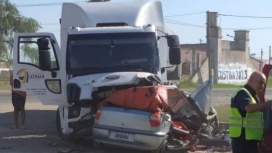 Cinco muertos en un choque frontal entre un auto y un camión en Saladillo