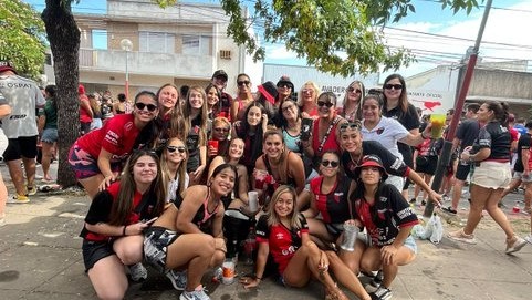 8M: Colón saludó a las mujeres que sienten y comparten el amor por estos colores