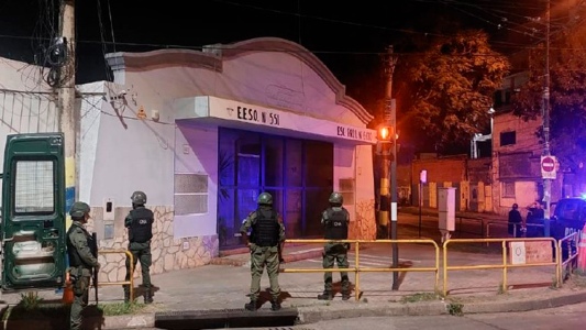 "Clases o tiros": Hallan un mensaje mafioso en una escuela y retiran a todos los alumnos