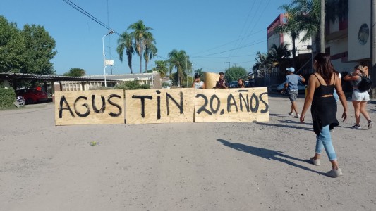 Familiares y amigos del joven fallecido en un frigorífico bloquean el acceso a la planta en Recreo