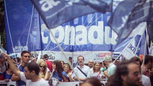 CONADU Histórica rechazó la oferta salarial del gobierno y convocó al no inicio de clases