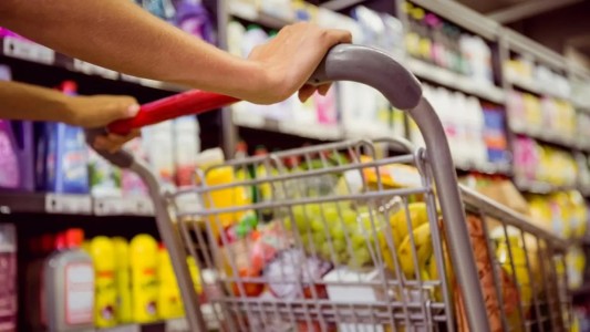 Compras “para el día” y búsqueda de ofertas, los “rebusques” para enfrentar la inflación