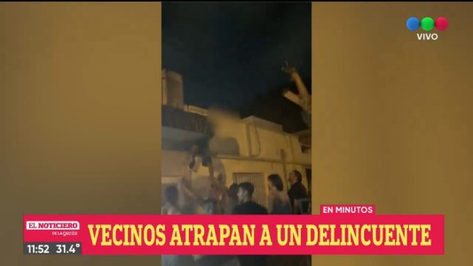 Rosario: Vecinos bajaron a un ladrón del techo, lo golpearon y lo entregaron