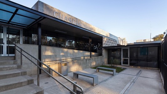 Imputaron por extorsión a quienes eran jefe y subjefe de camilleros del Hospital Cullen