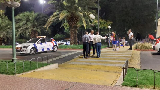 Se atrincheró en su local clausurado: amenazó con explotar garrafas y se prendió fuego