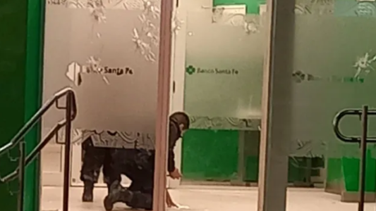 Balearon otra sucursal del Banco de Santa Fe en Granadero Baigorria