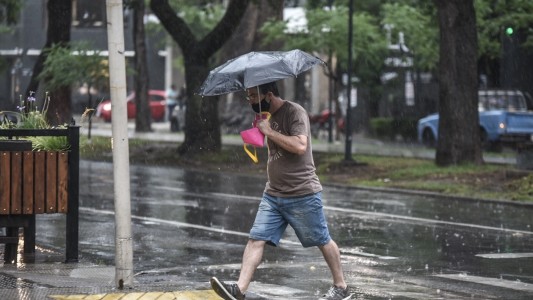 Hasta el mediodía llovieron 45 mm de promedio en la ciudad