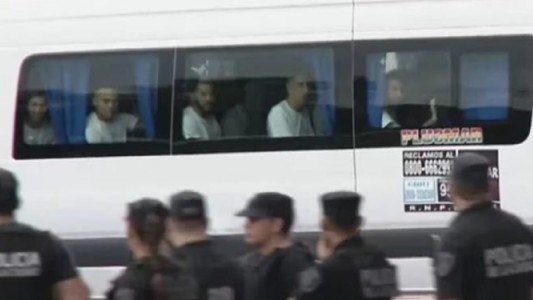 La Selección llegó al Monumental en combis y sin ningún inconveniente