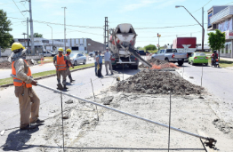 Este lunes: Trabajos de bacheo, iluminación y fumigación en la ciudad