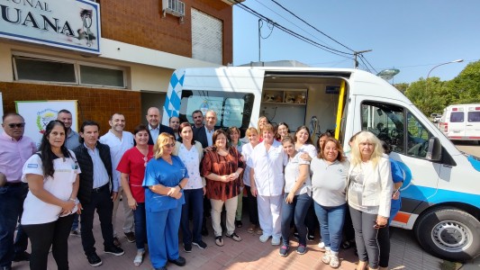 El gobernador Omar Perotti entregó una ambulancia en María Juana