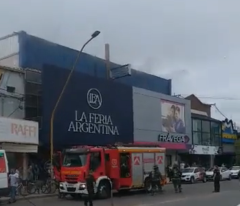 Se incendia el depósito de una reconocida tienda en Aristóbulo del Valle al 6200