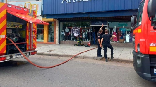 Susto en Aristóbulo del Valle por incendio en tienda de ropa