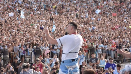 Dibu Martínez dijo cuál es el mejor estadio del mundo y la hinchada que más se la banca