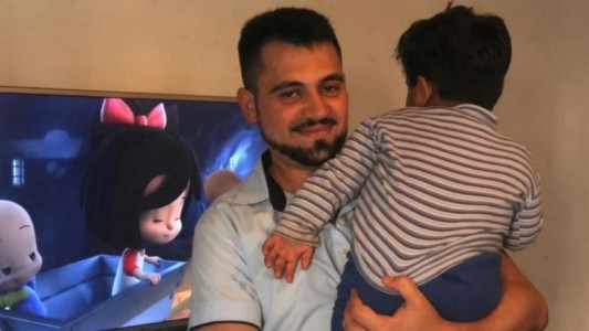 Murió de neumonía el enfermero que había adoptado a un bebé abandonado