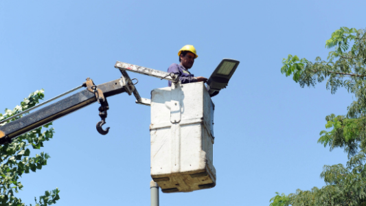 Licitan obras de iluminación para barrios de la ciudad por 250 millones pesos