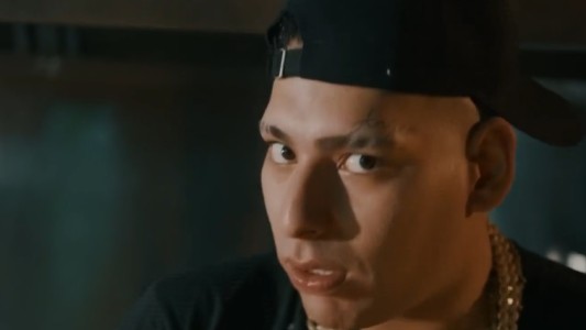 Quién es Kaleb Di Masi, el  cantante  de cumbia 420 que se salvó "de milagro" al chocar en la autopista