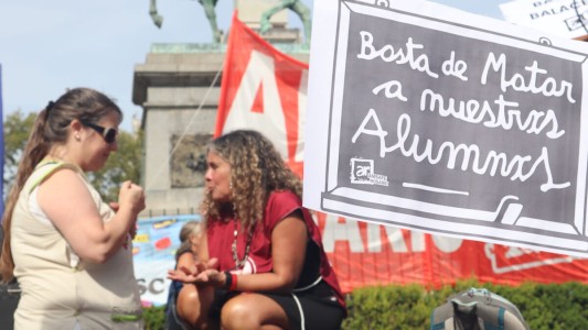 Rosario: Docentes públicos se movilizaron por los ataques a balazos contra las escuelas