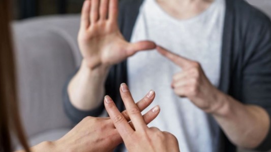 Aprueban la ley que reconoce como natural y originario al lenguaje de señas