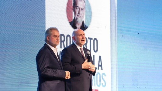 Roberto Mirabella presentó su libro junto al gobernador Omar Perotti