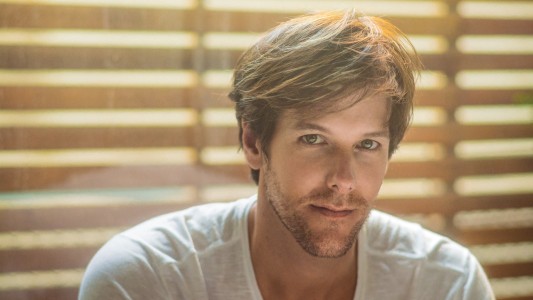 El argentino que deslumbró a la manager de Whitney Houston, ahora en el género pop